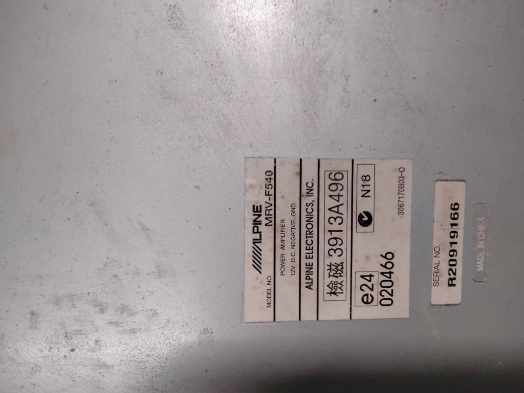 Amplificador Alpine auto