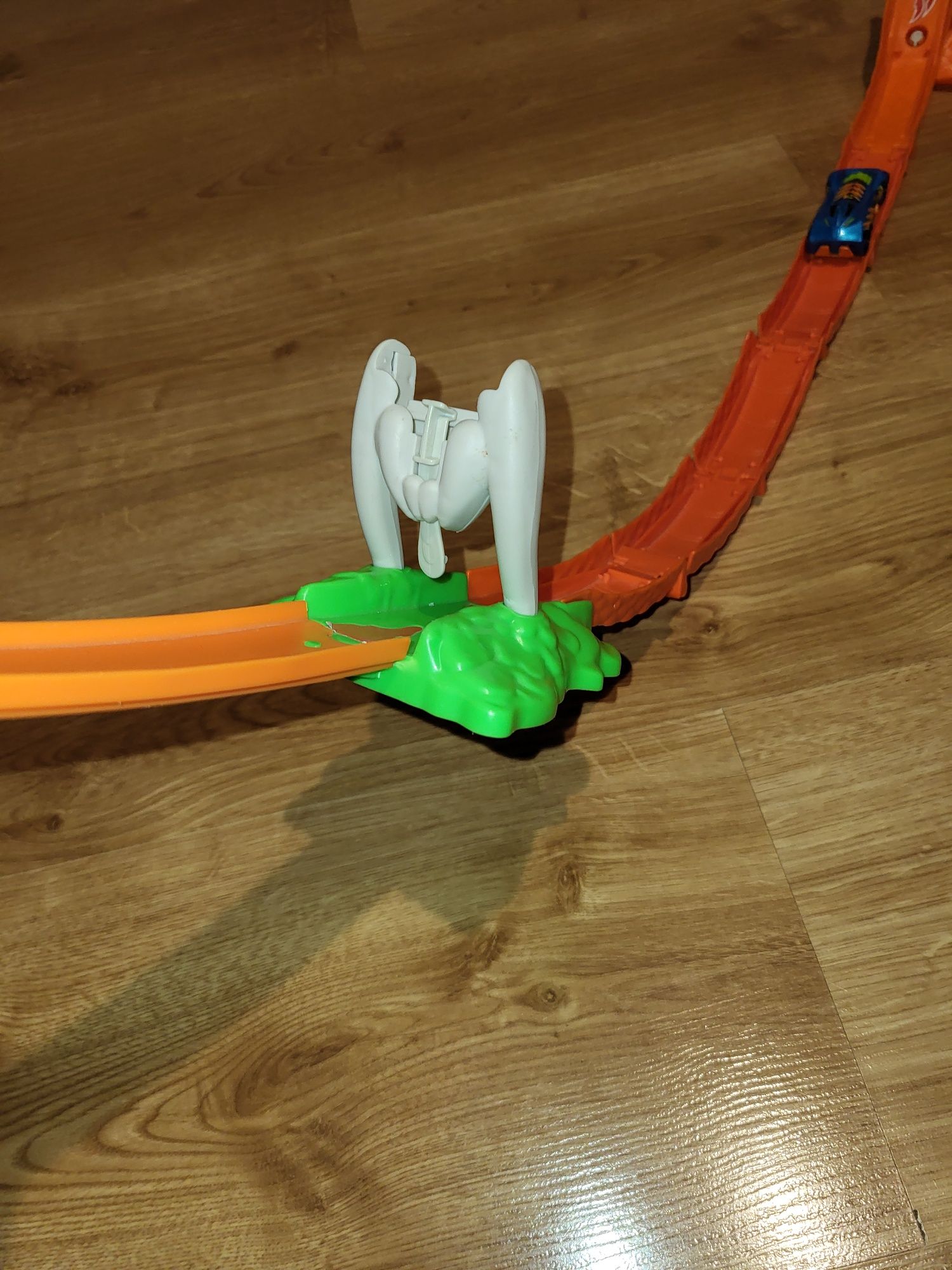 Tor hot wheels cobra coil + autko