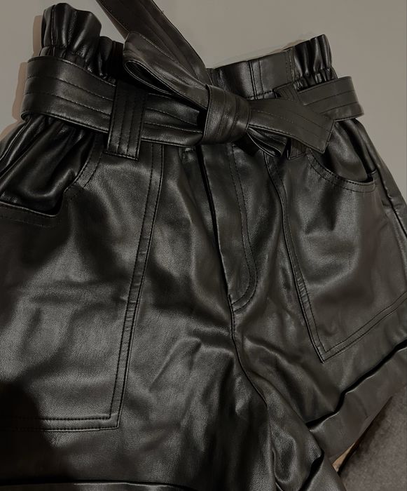 Стильні шкіряни чорні шорти