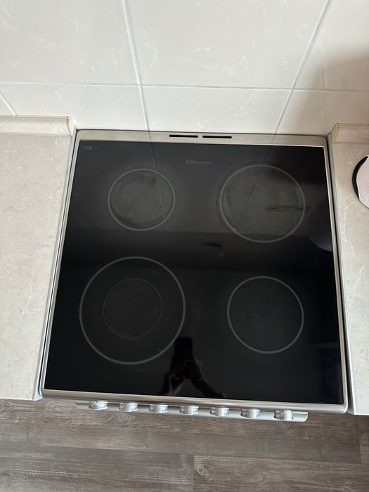 Кухня б/у в хорошем состоянии, полный комплект