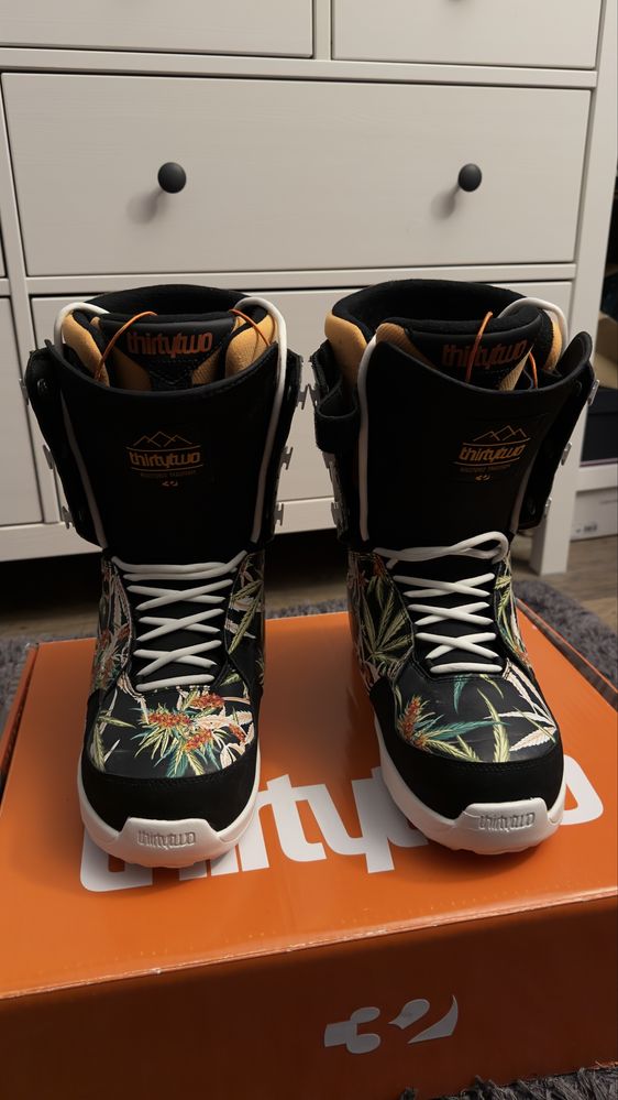 Buty Thirtytwo 20’ M Lashed Black/Aloha 10.5(44)