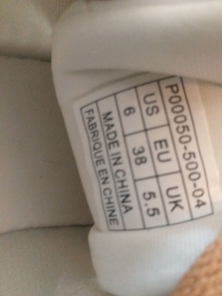 Tênis senhora PANTONE