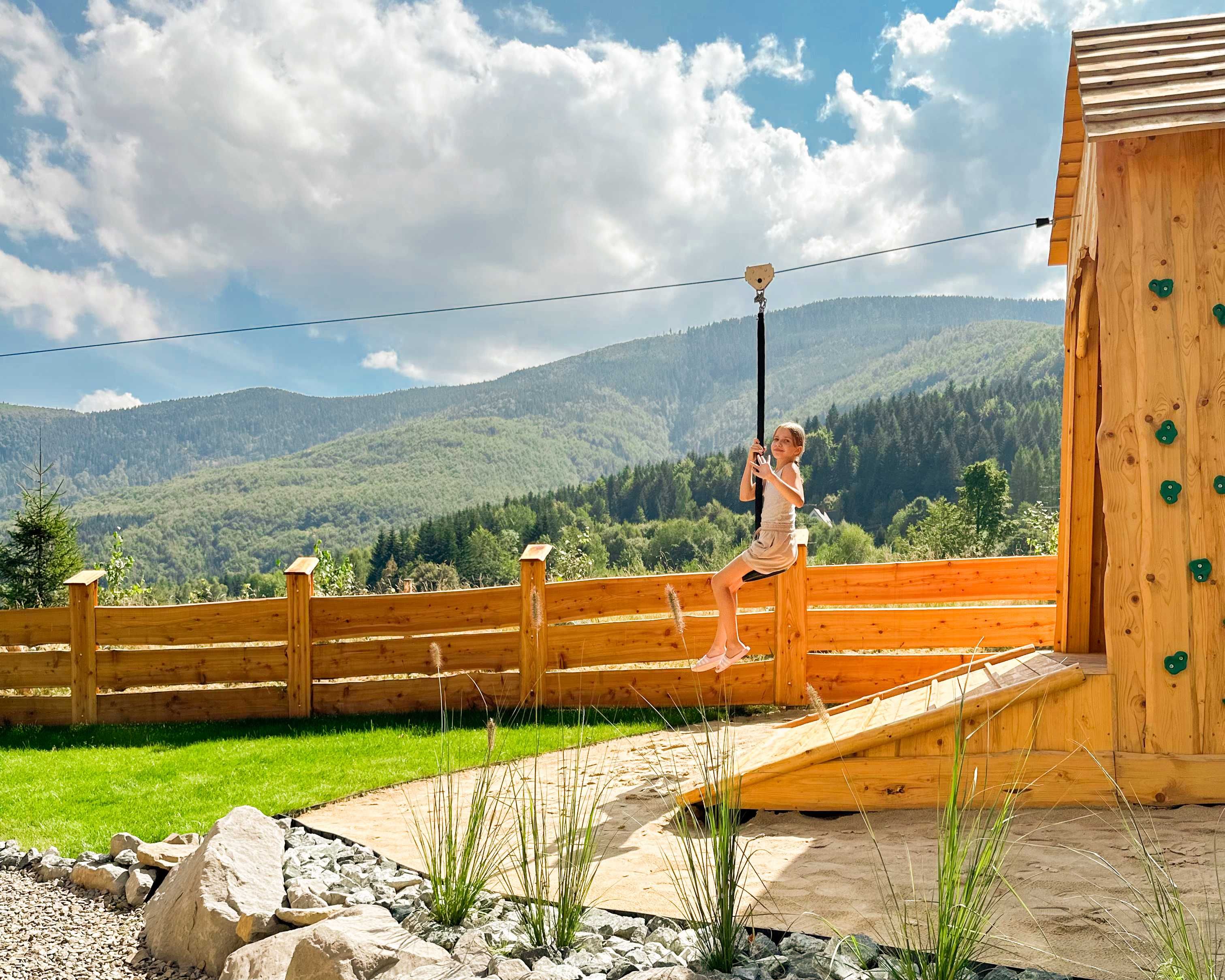 Piękna widokowa Chata w górach. Do 10 osób. Balia z jacuzzi.