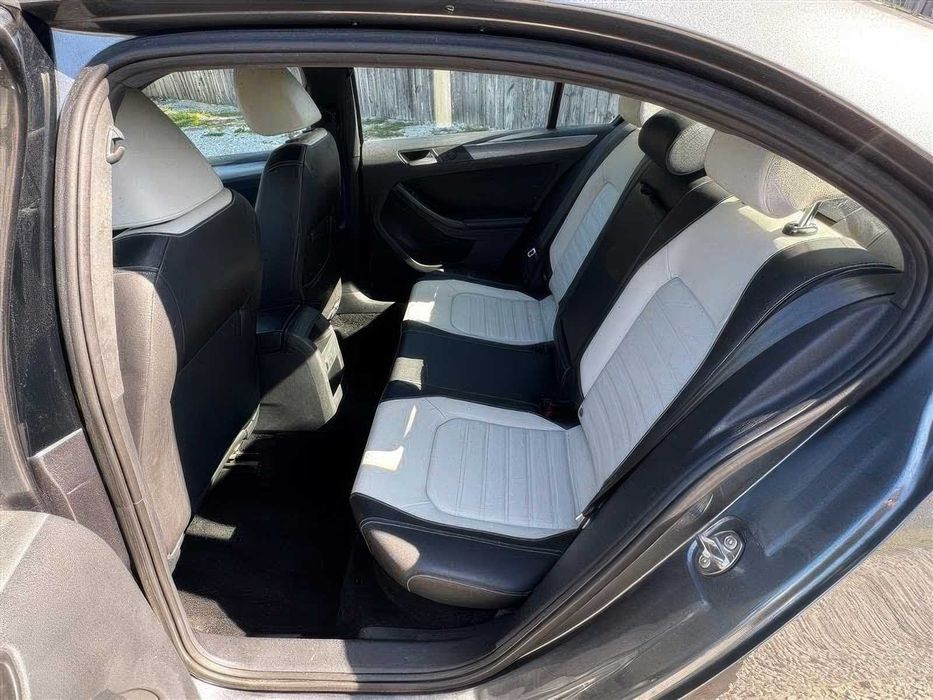 Volkswagen Jetta Sport      2016