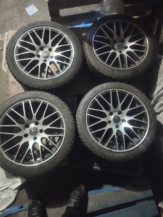 Диски Акура+ гума зима R17 215/45  5*114*3