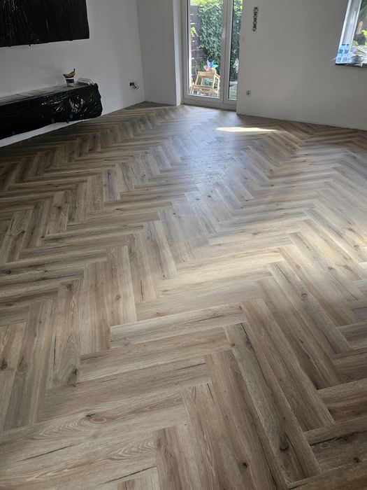 Montaż wykładzin winylowych klejonych,  schody, wylewki samopoziomując