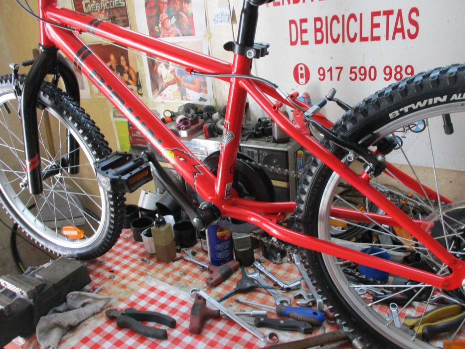 Bicicleta B’Twin roda 20 Vermelha 5 Velocidades