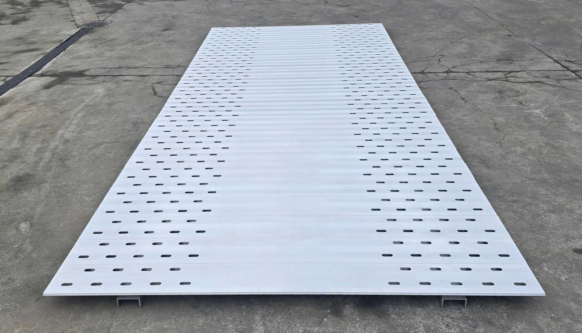 Platforma ALU 4500x2100mm deski i zakończ Laweta Najazd Cert. VDI 2700