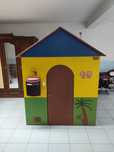 Casinha de brincar de madeira