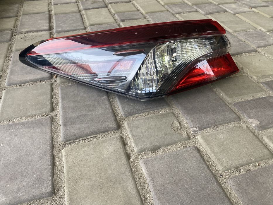 Задний левый фонарь toyota camry 2023года рестайлинг