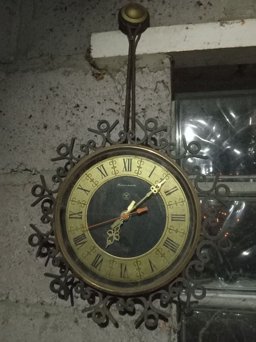 Часы  Янтарь настенные настольные ссср