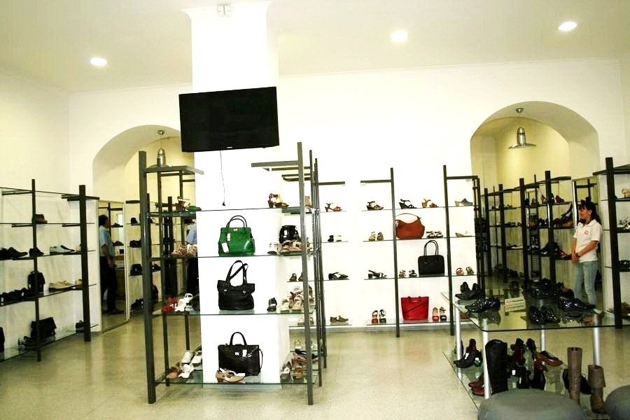 Продам торговое оборудование для магазина обуви или одежды