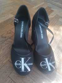 Buty Calvin Klein koturn