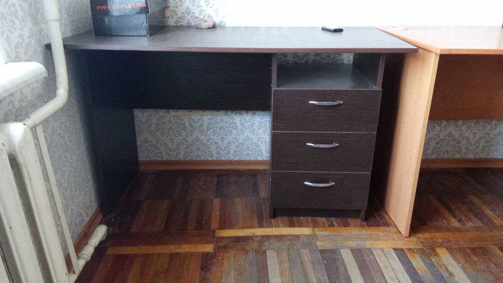 продам стол офисный б/у 400