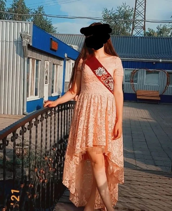 Гарна випускна сукня