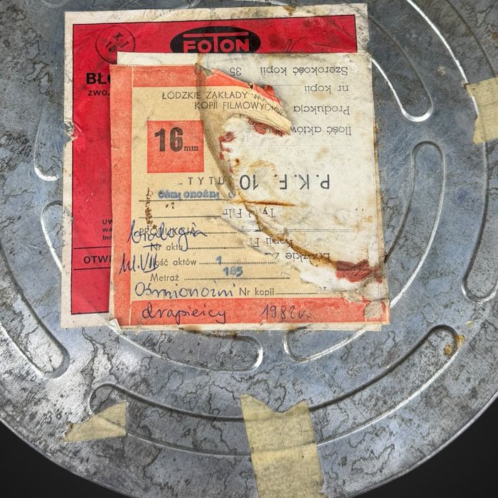 Puszka z filmem z taśmą FOTON 16 mm Ośmionożni drapieżcy B5/112030