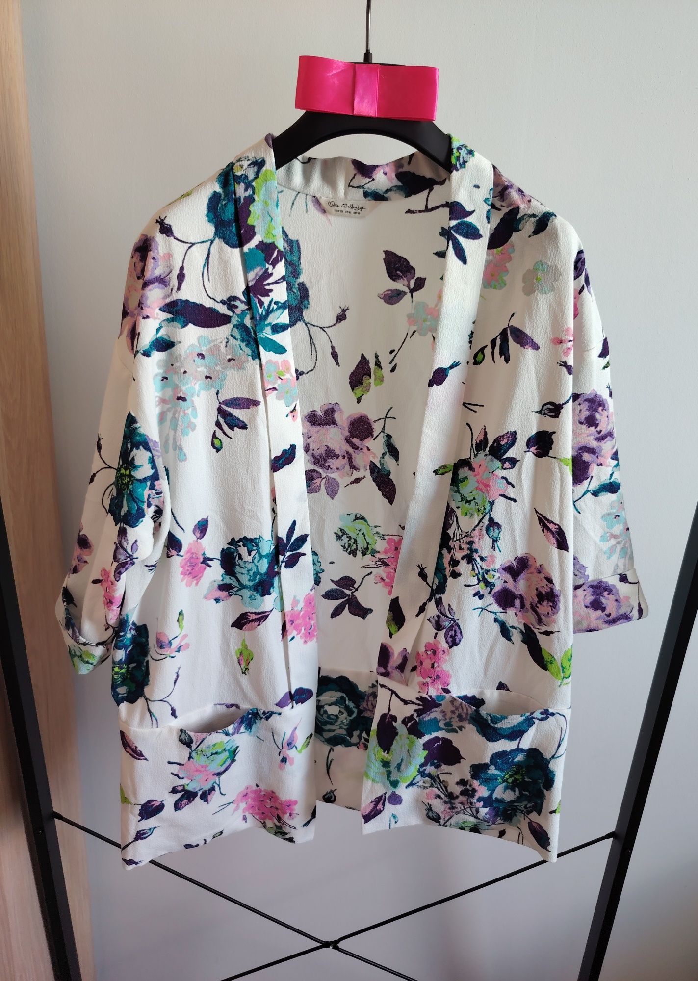 Miss Selfridge biały żakiet narzutka oversize w kolorowe kwiaty 38