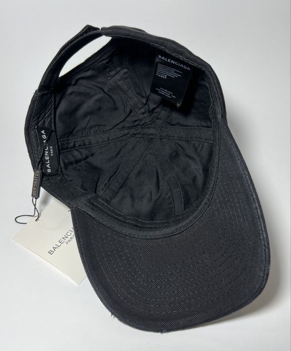 Кепка B balenciaga