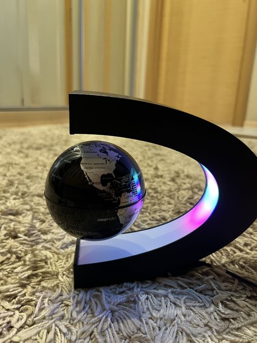 Магнітний, левітуючий глобус