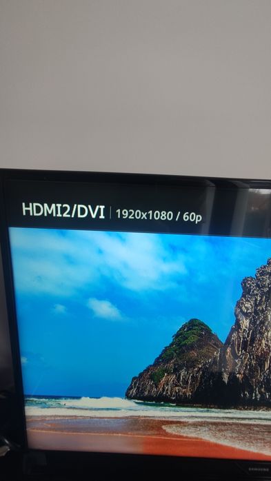LED TV Samsung 32" Full HD z uchwytem ściennym