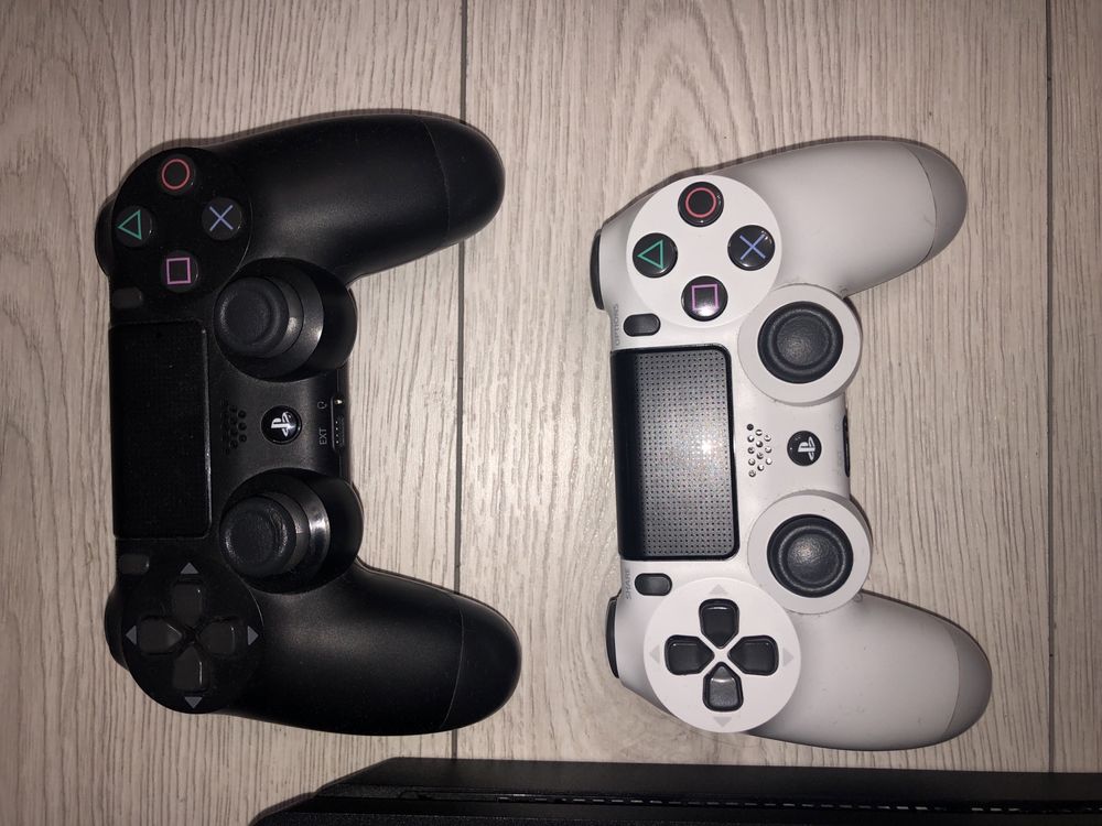 Konsola ps4 slim dwa pady dwie gry