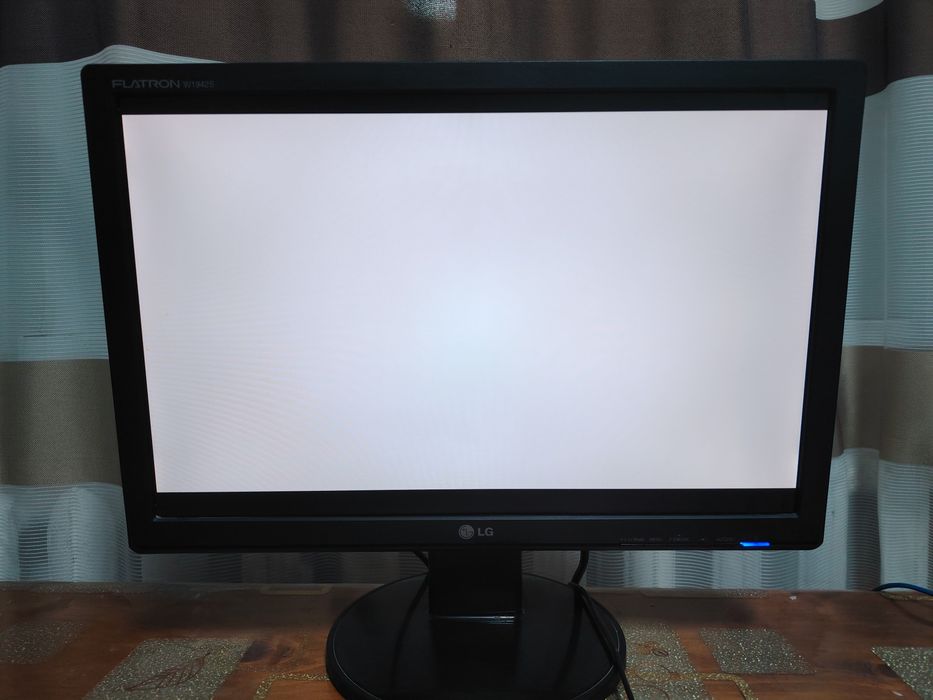 !!!Є ТОРГ!!! Монитор LG 1440x900p