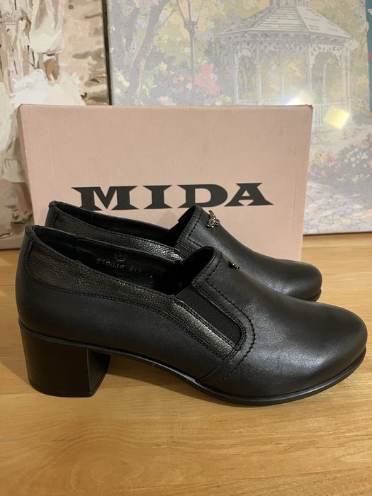 Женские новые туфли кожаные MIDA