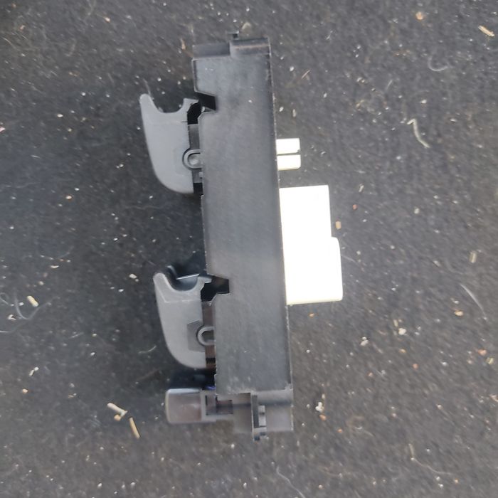 Vendo interruptor vidros elétricos para Mazda 3 bk