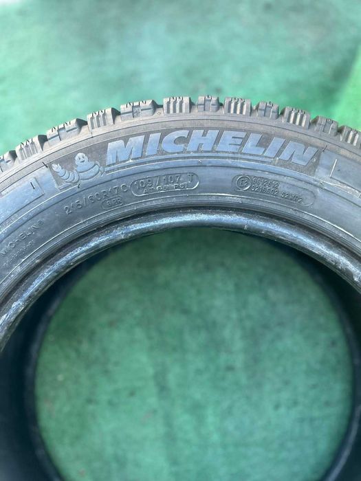 Шини Michelin 215/60 r17c резина пара зима склад б/у