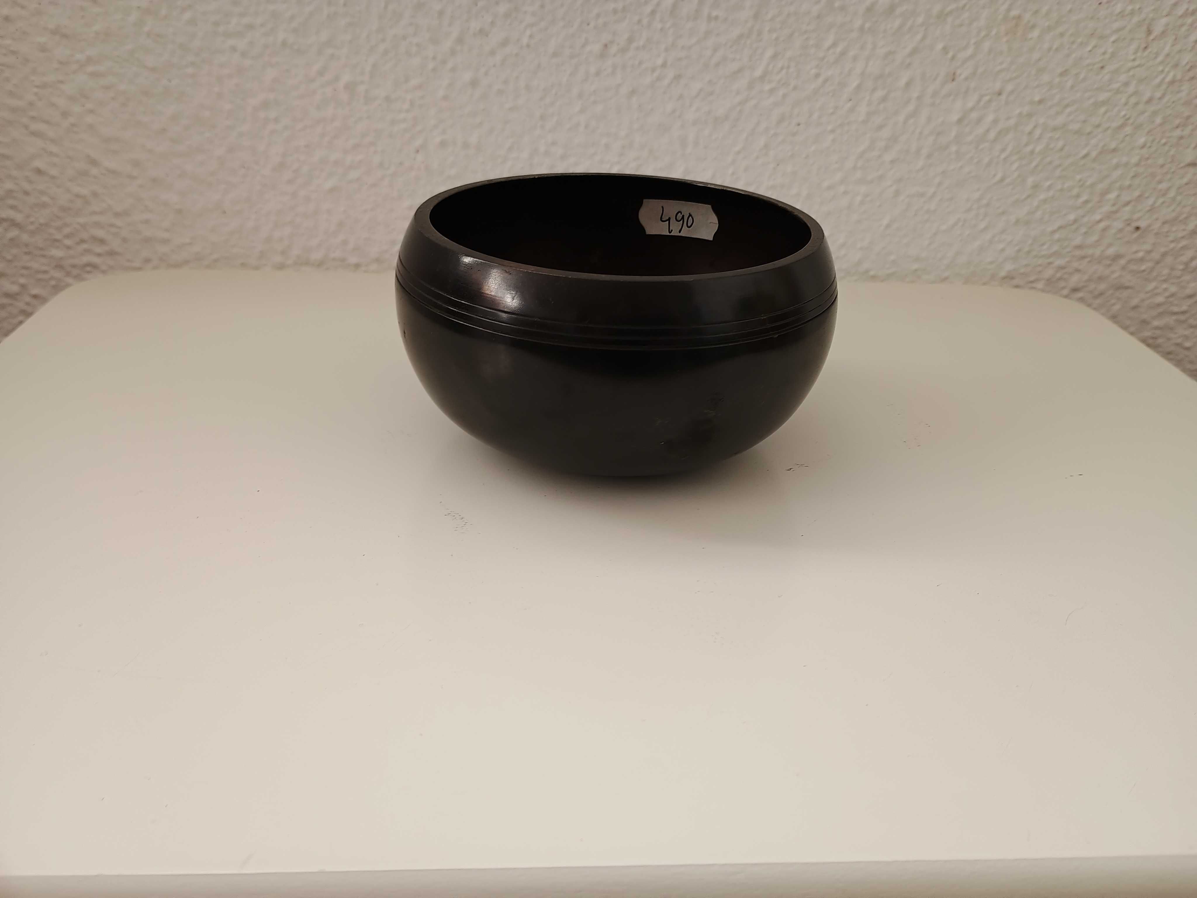 Taça tibetana pequena em negro liso