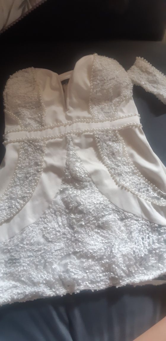 Sukienka biała z koralikami