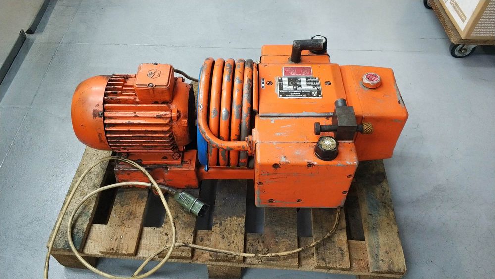 Вакуумный компрессор 37 куб. Б.У.