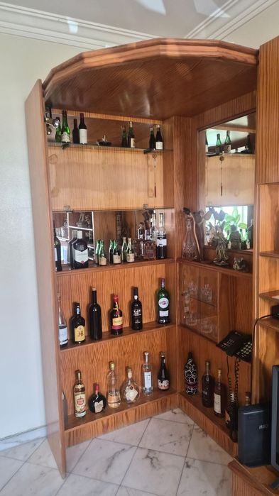 Móvel de canto em pinho mel