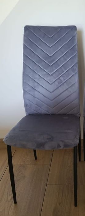 Krzesło welurowe pikowane