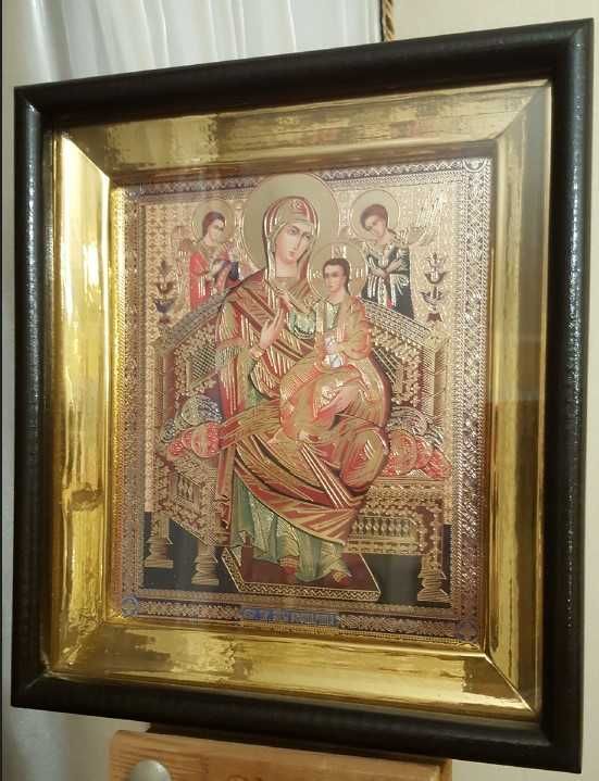 Продам ікону Богородиці Всецариці в дерев'яному кіоті, 20х22см