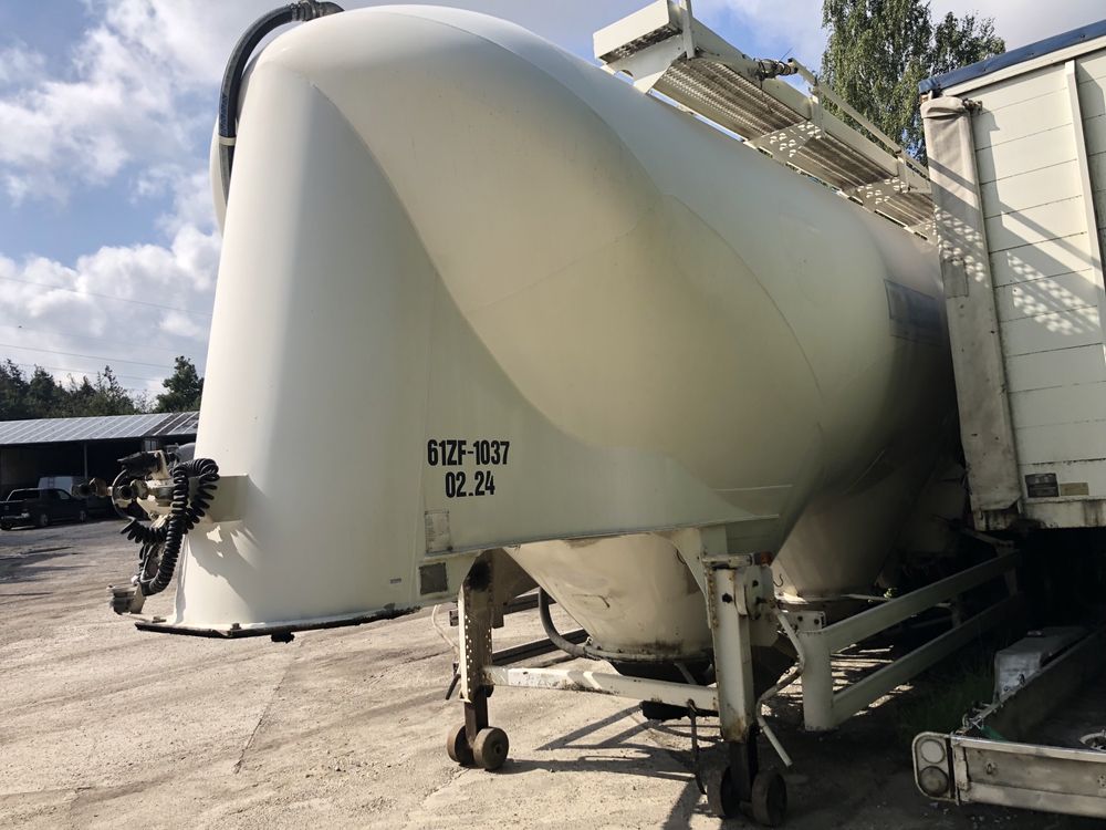 Cementonaczepa spitzer 53m3