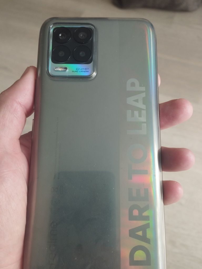 Телефон realme 8