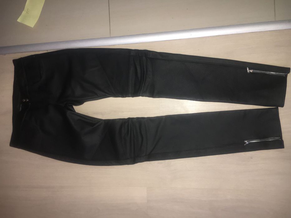 299/ Seksowne czarne spodnie skórzane rurki z zamkami rozmiar S