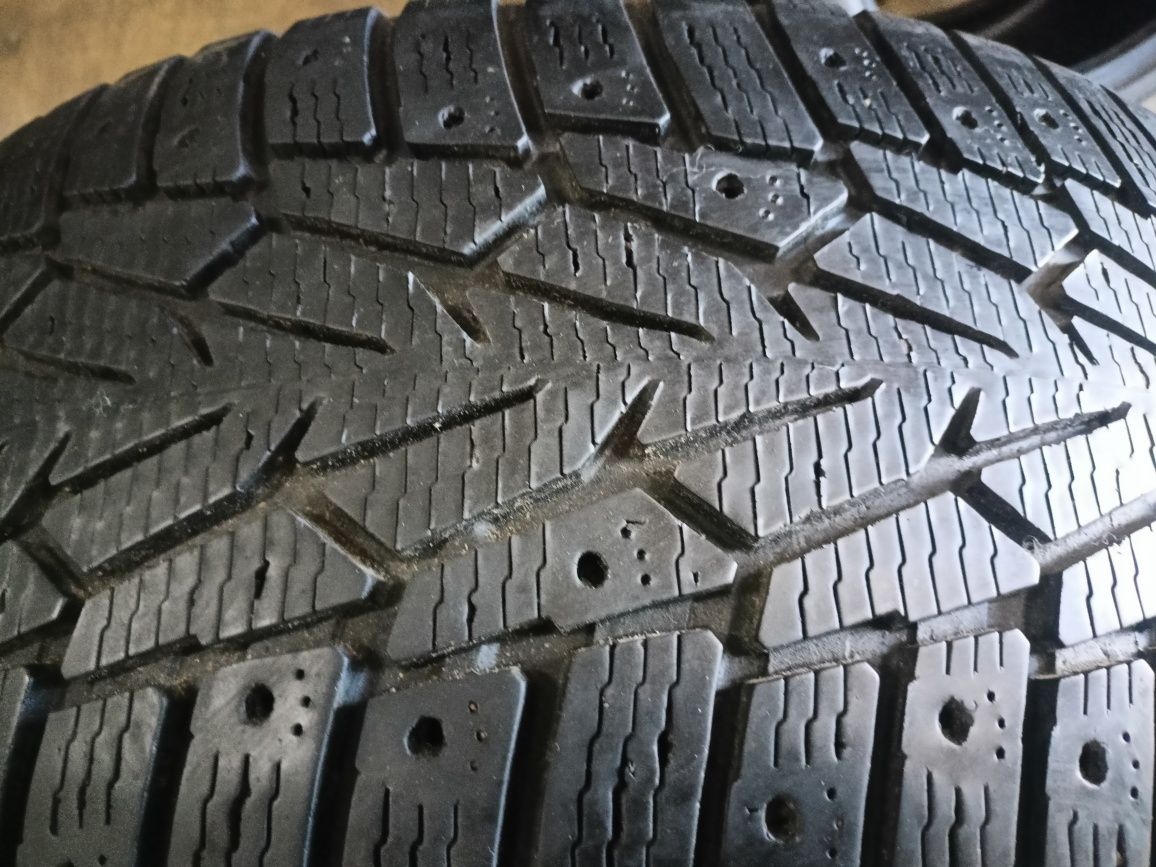 Шини 235/55/17 Nokian зимові