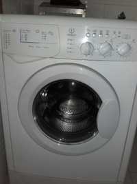Máquina lavar/secar roupa Indesit avariada