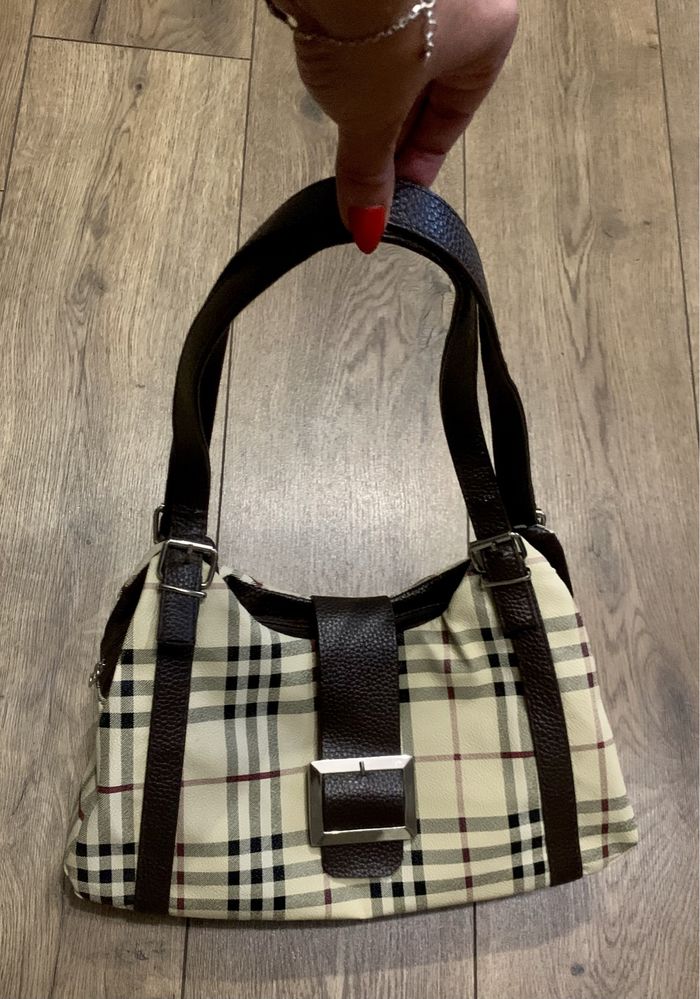 Сумка винтажная базовая модель в стиле Burberry
