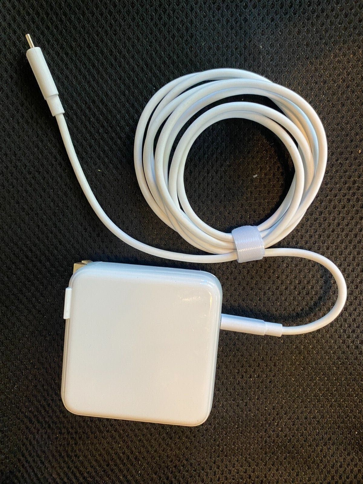 Carregador Macbook Pro 61W USB-C Power Adapter + Cabo USB-C 2 metros