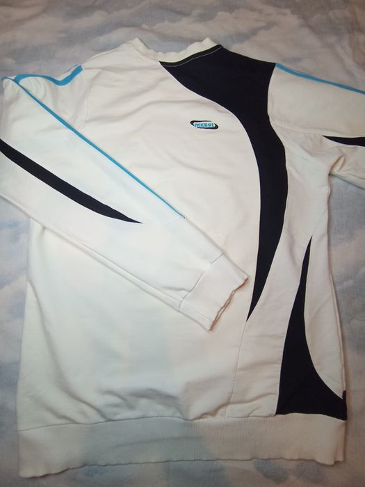 Світшот в білому кольорі