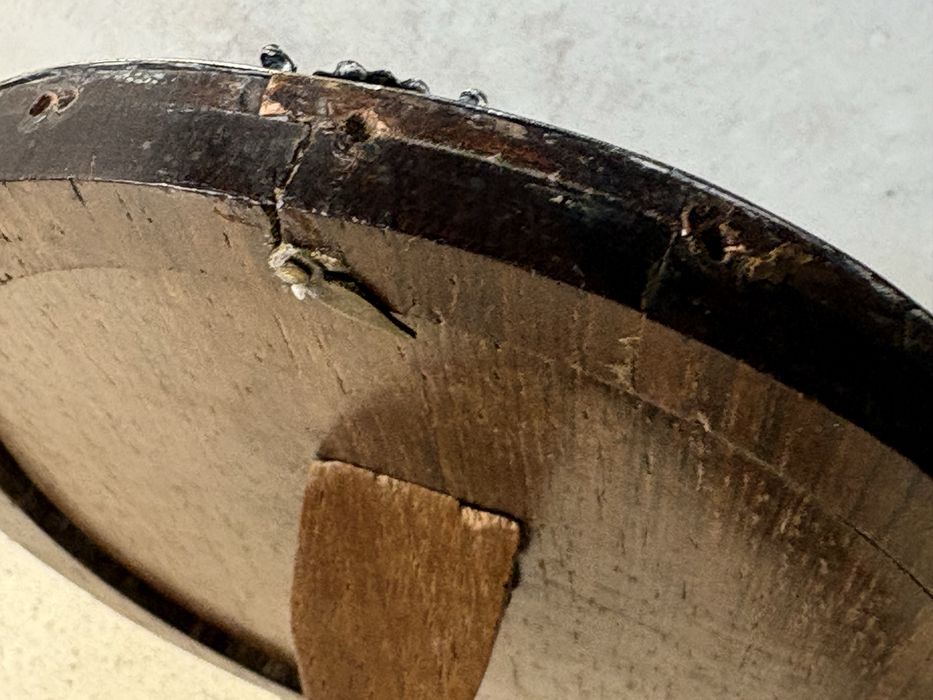 Antiga moldura em Pau Santo e prata portuguesa javali