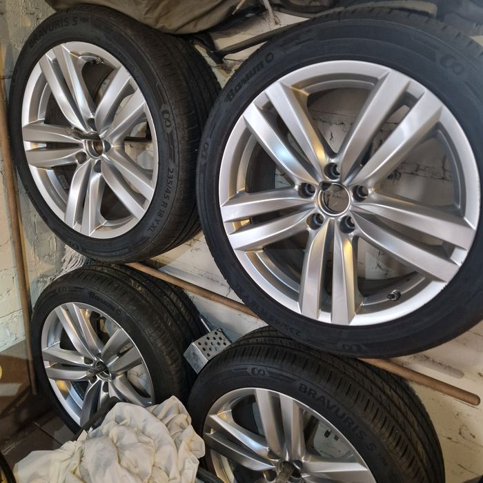 Felgi Volkswagen audi z oponami. Letnie 235/45/18