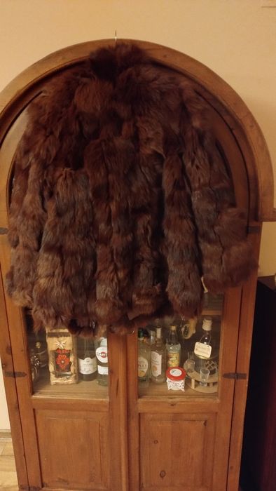 Piękne duże futro z lisa czekoladowe.