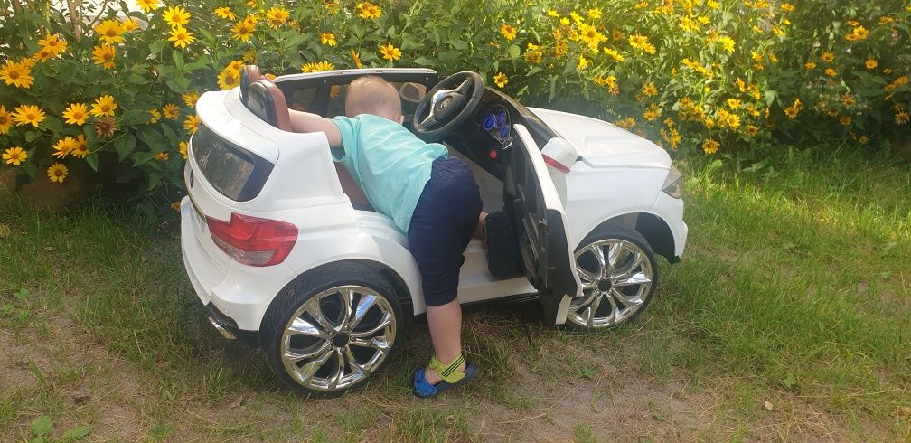 Дитяча машина BMW 4 години без підзарядки