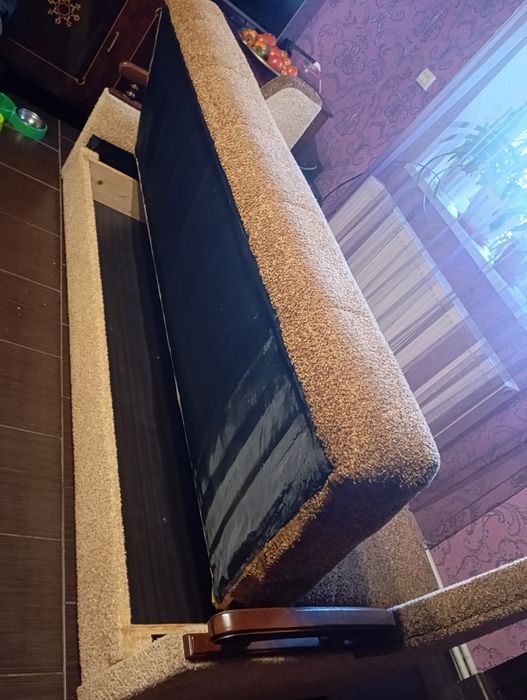 Продаю диван книжка