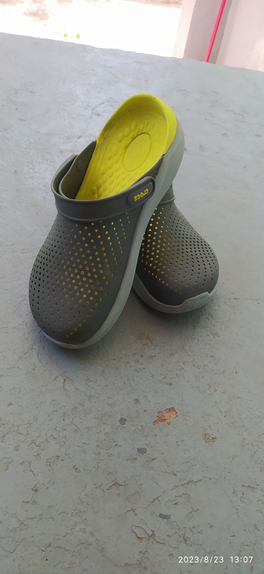 Продам crocs  оригінальні