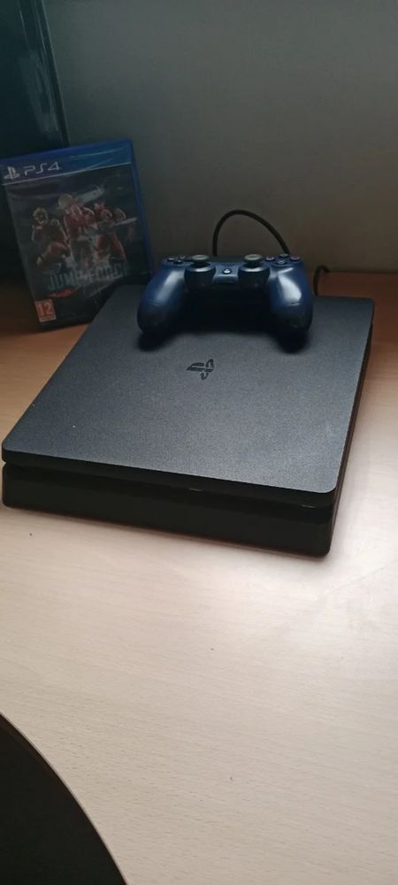 PlayStation 4 отличное состояние
